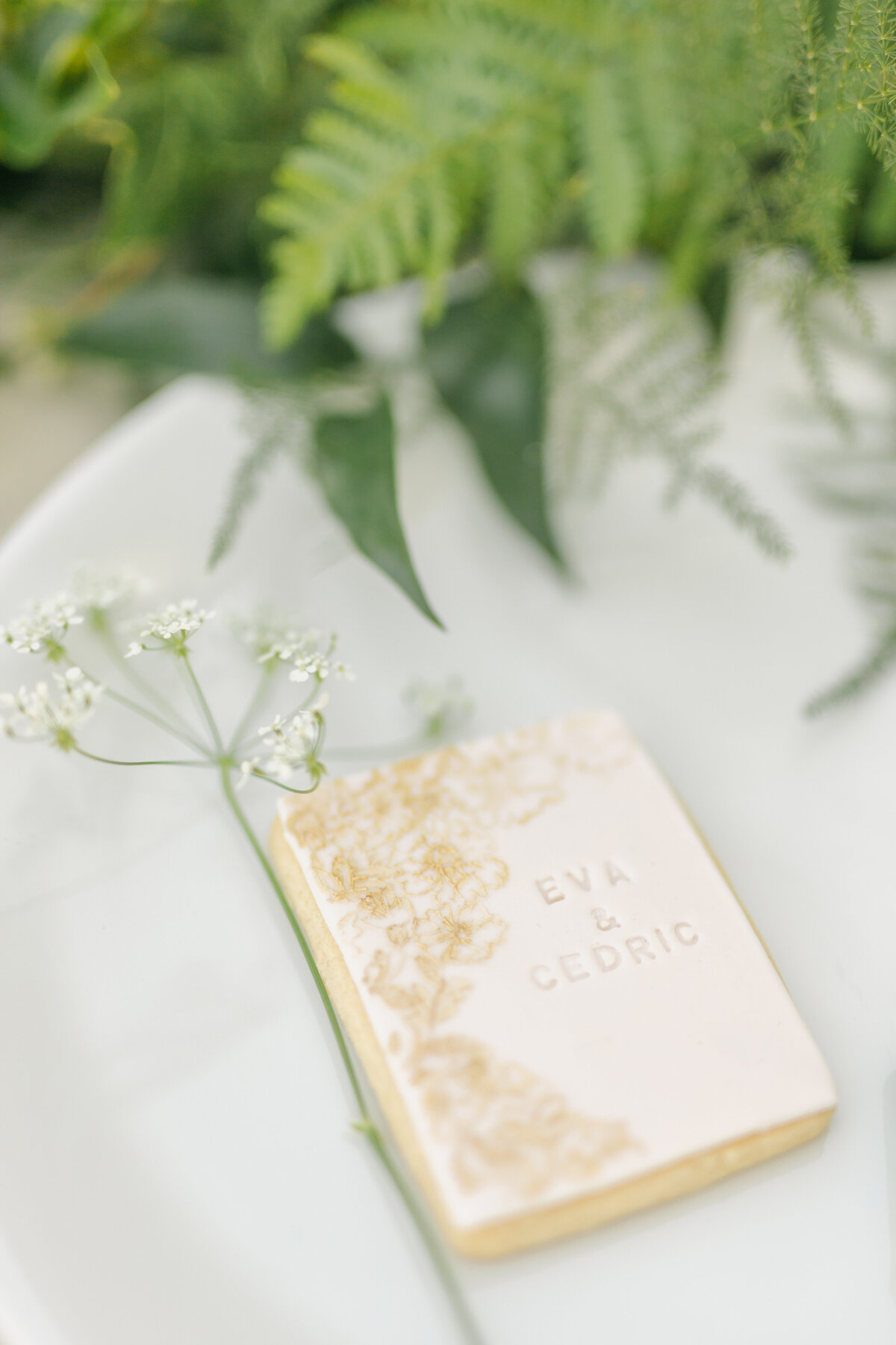 Edible biscuit wedding favours inspired by The Secret Garden