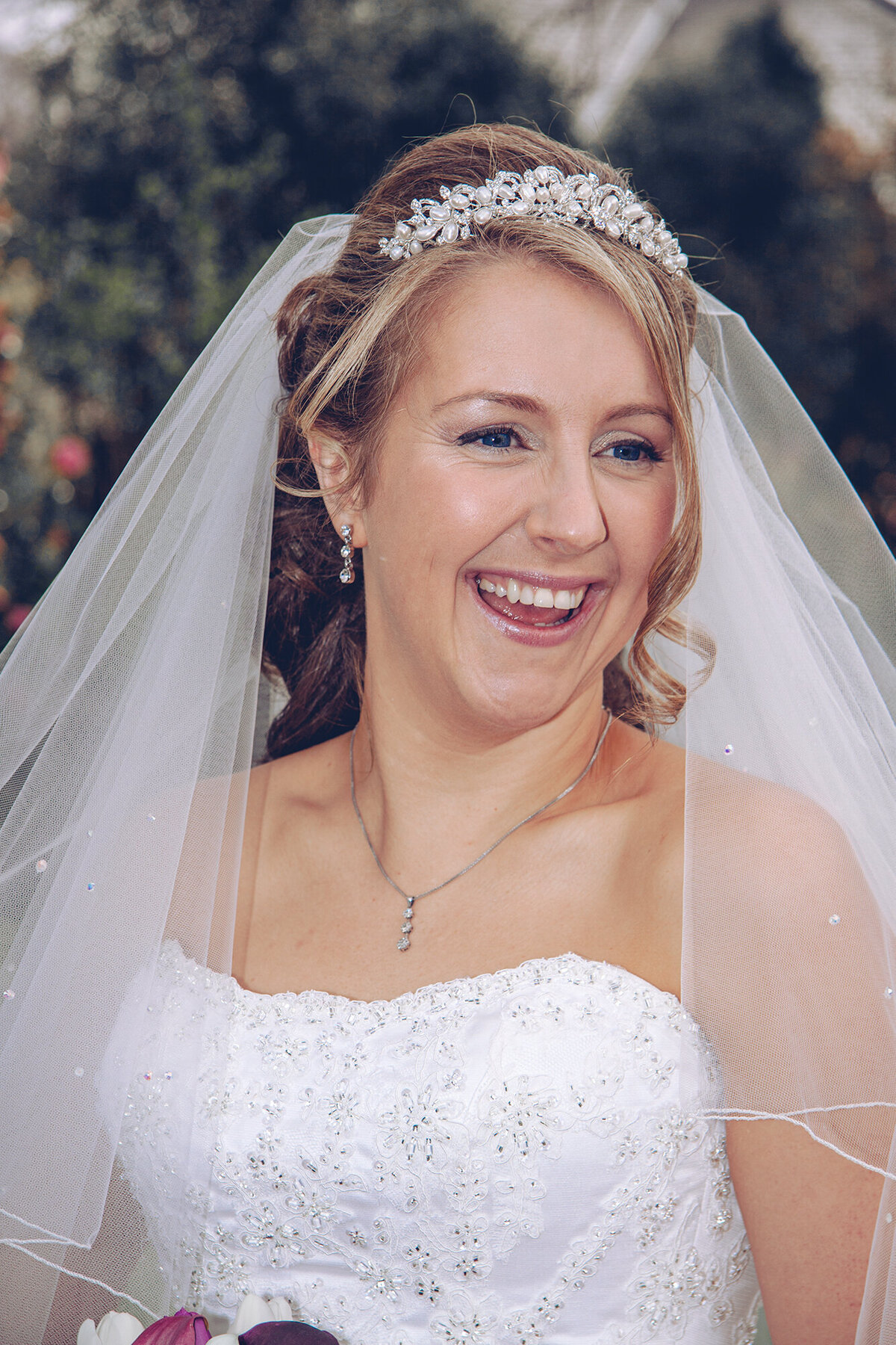 pro-story-photography_smiling-bride-happiest-day_mannamead-plymouth_devon