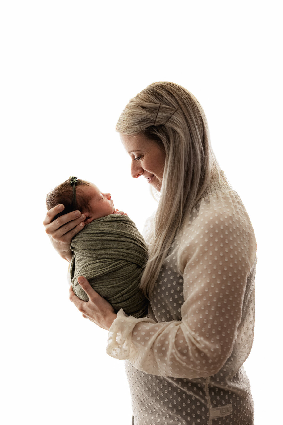 michigan newborn photographer, michigan milestone photographer, michigan maternity photographer, michigan cakesmash photographer, michigan family photographer, near charlevoix, near traverse city, near petoskey, near gaylord2321