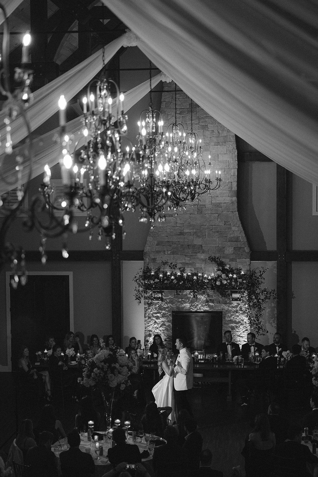 moses-english-barn-kansas-city-wedding-kayxbee-1116