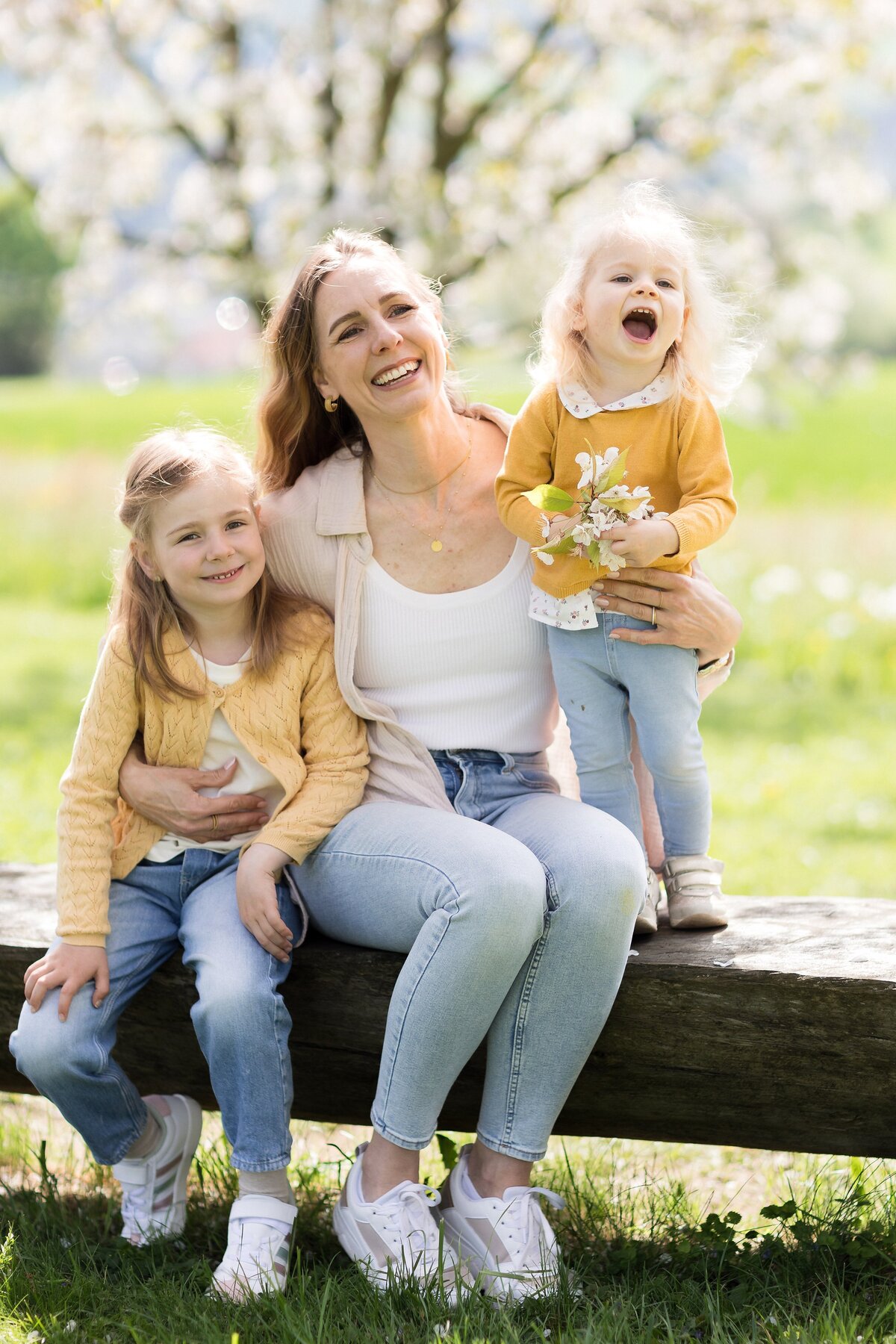 Familienshooting-Familienfotos-Aargau-Zuerich-Frühling-Fricktal-Kirschblüte-34