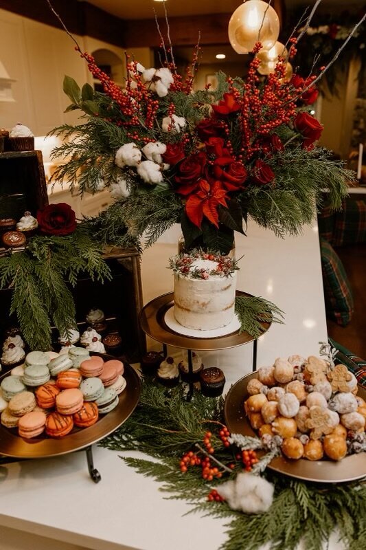 Christmas Flowers to decorate Dessert Table