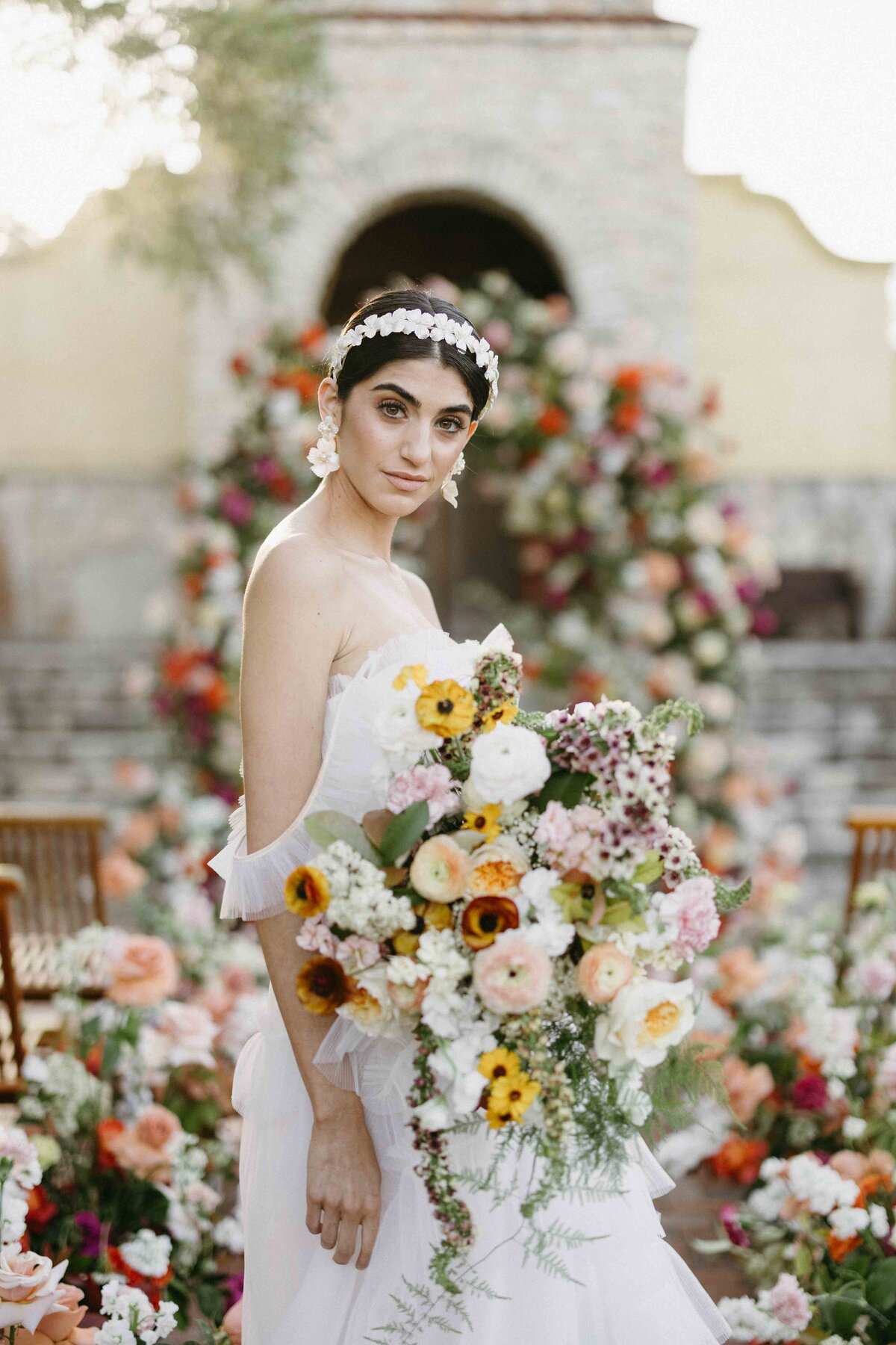 romantic-and-colorful-bride-with-bouquet