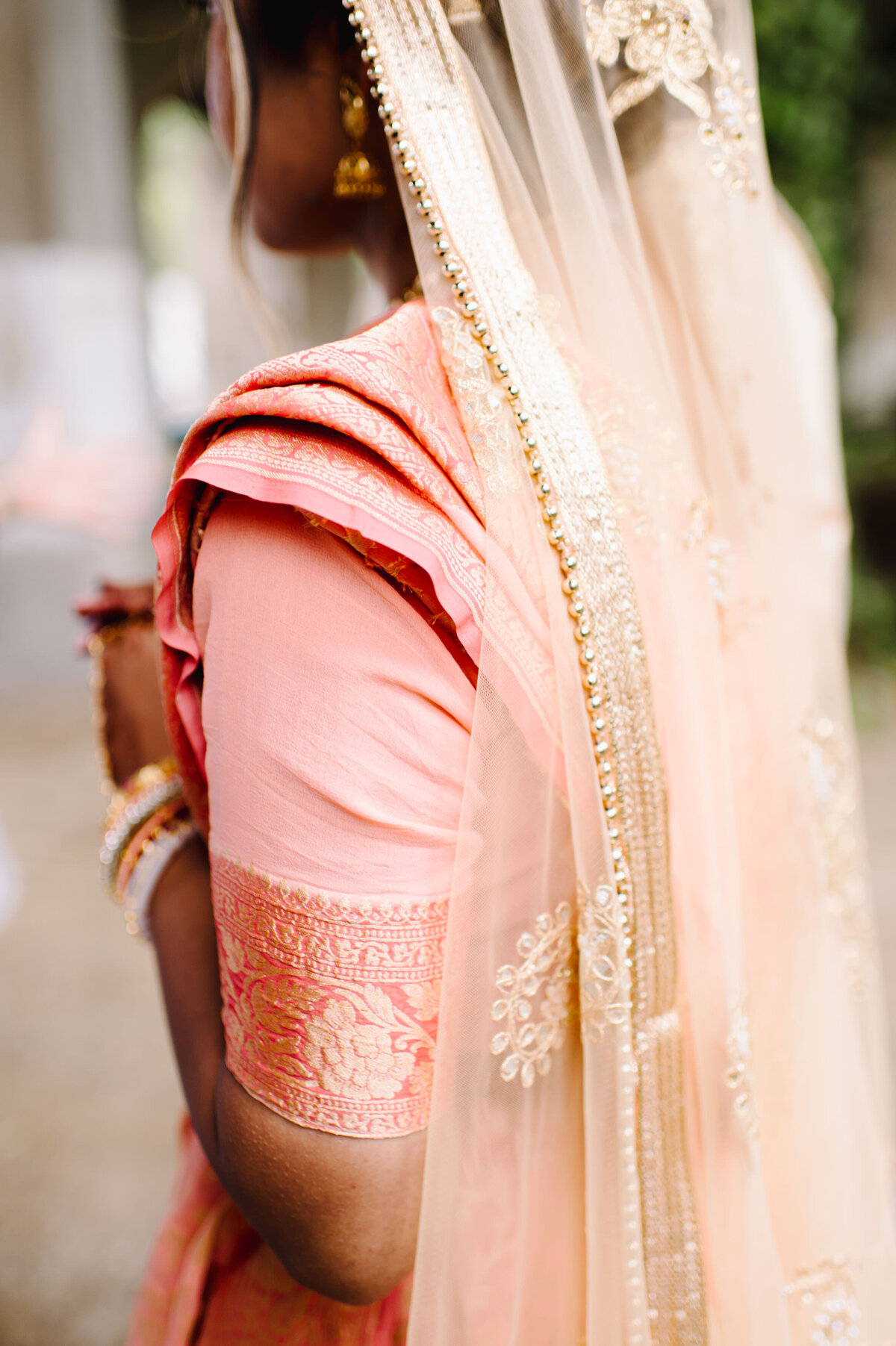 indian bride coral sari details  l hewitt photography-3