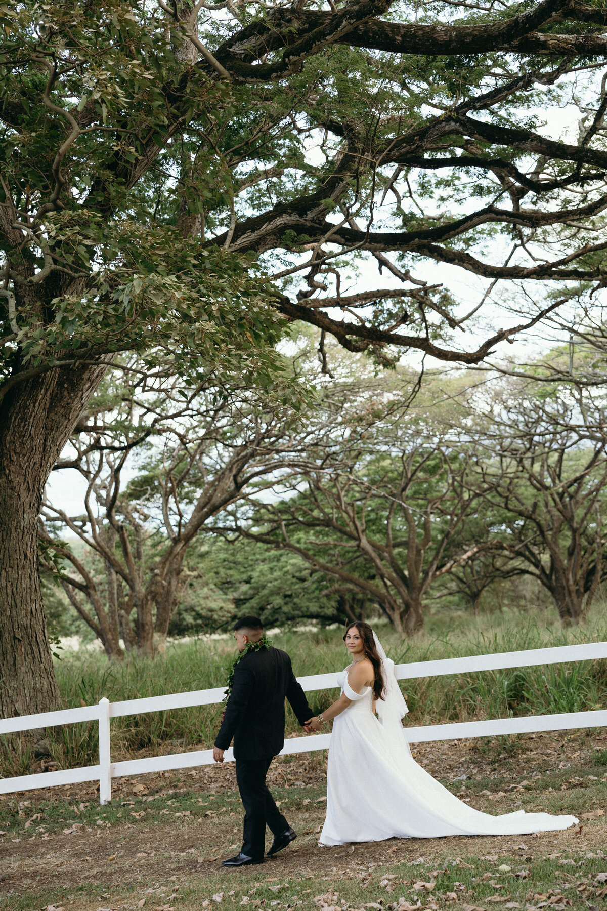 linapricephotography-wedding-ceremony-at-kualoa-ranch-hawaii-oahu-9962