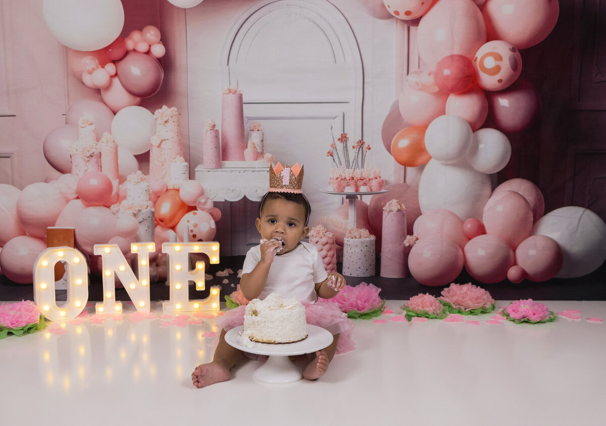 Pink and white balloon-themed cake smash for baby girl – Waldwick NJ cake smash photographer