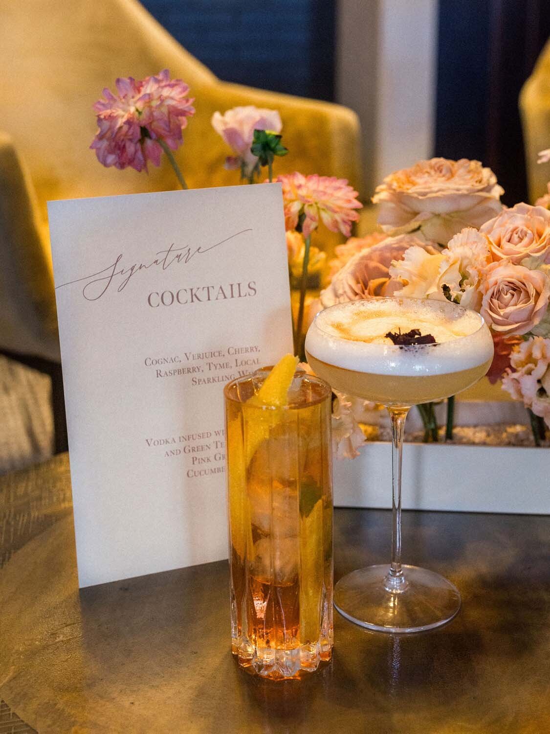 Colorful couture wedding at luxury hotel chais Monnet in Cognac - Veronique Lorre artistic direction floral designer5