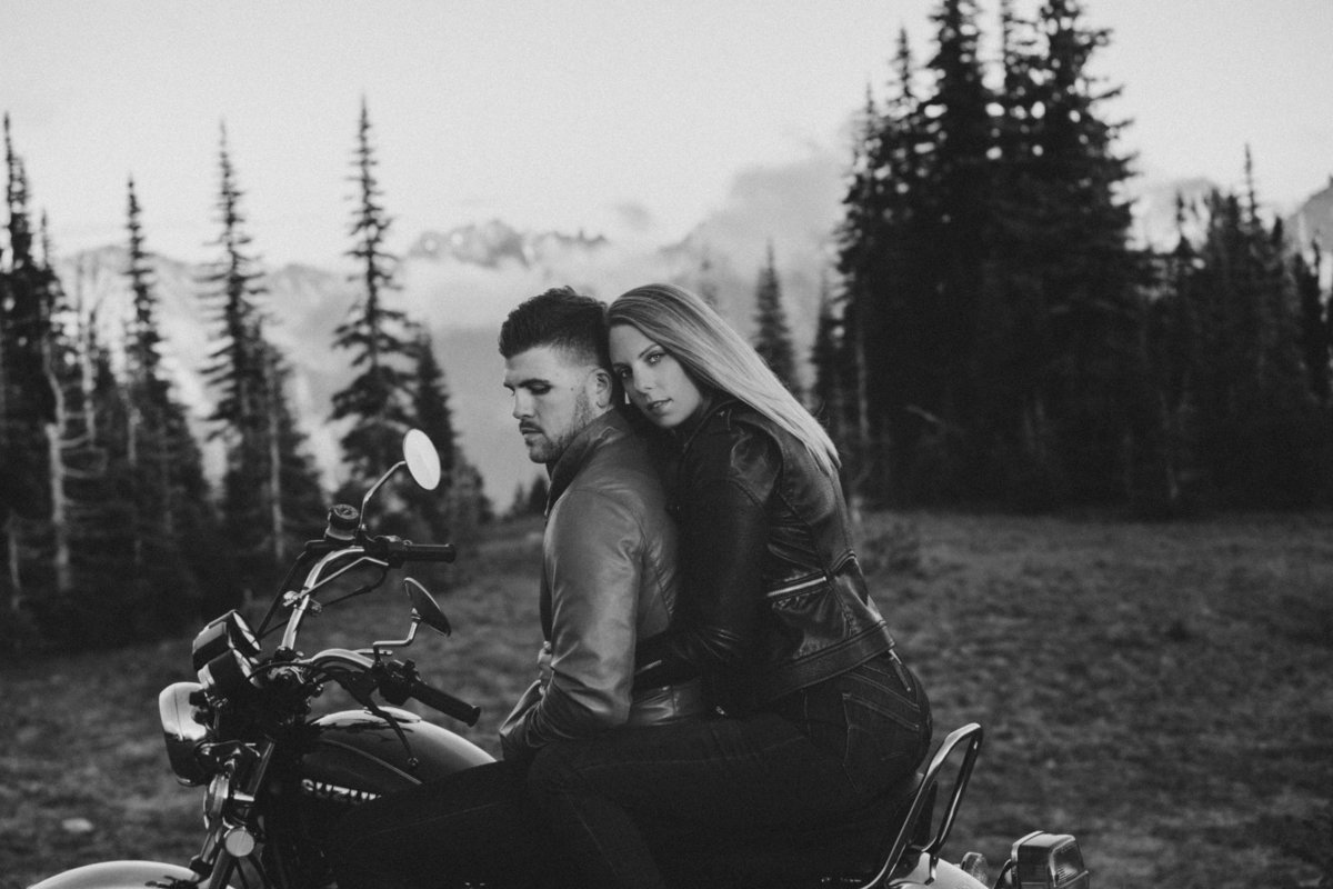 Marnie_Cornell_Photography_Engagement_Mount_Rainier_RK-230