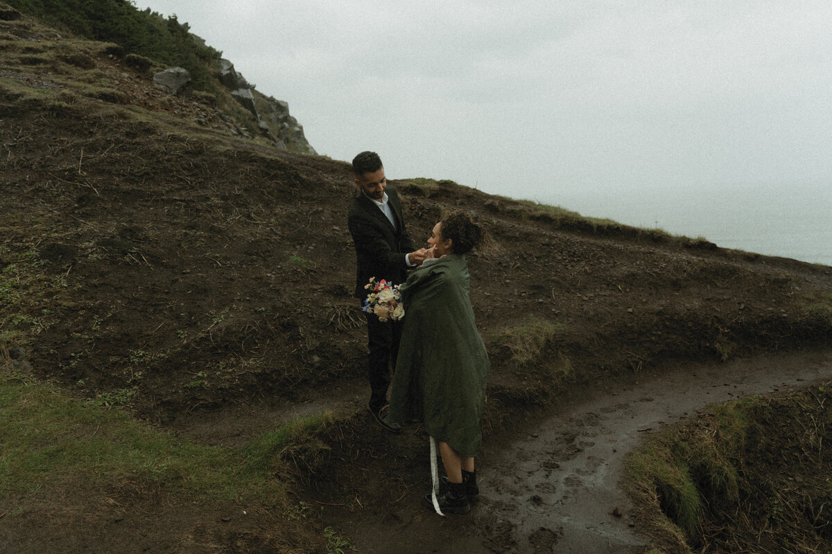 elopement oregon cliff - lizarrietaphotography-97