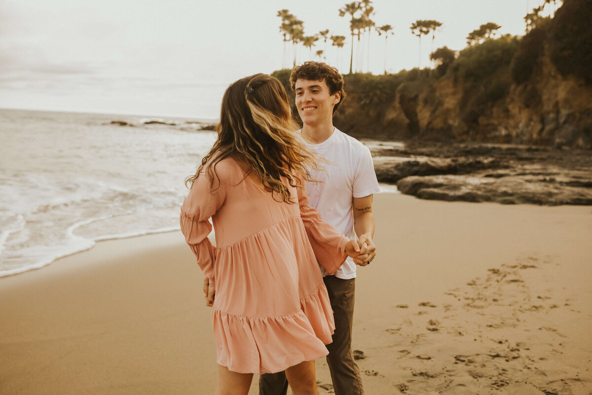 laguna-beach-romantic-long-distance-relationship-photoshoot