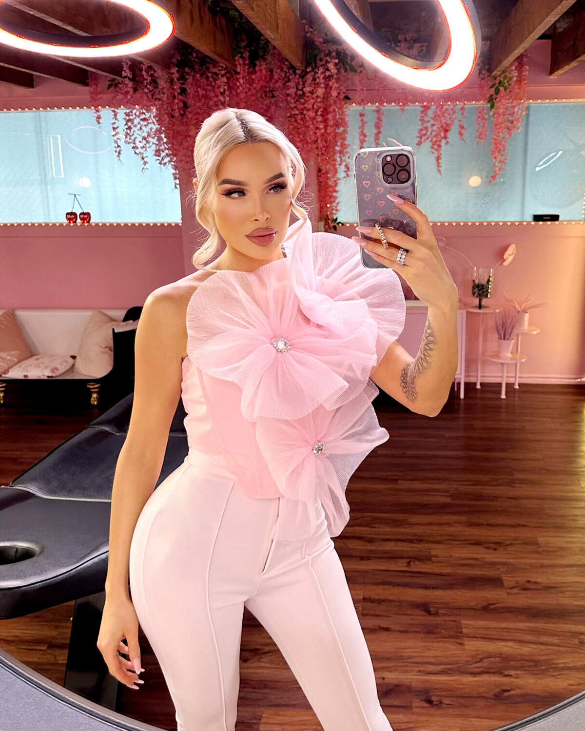 FALLONSCLOSET02