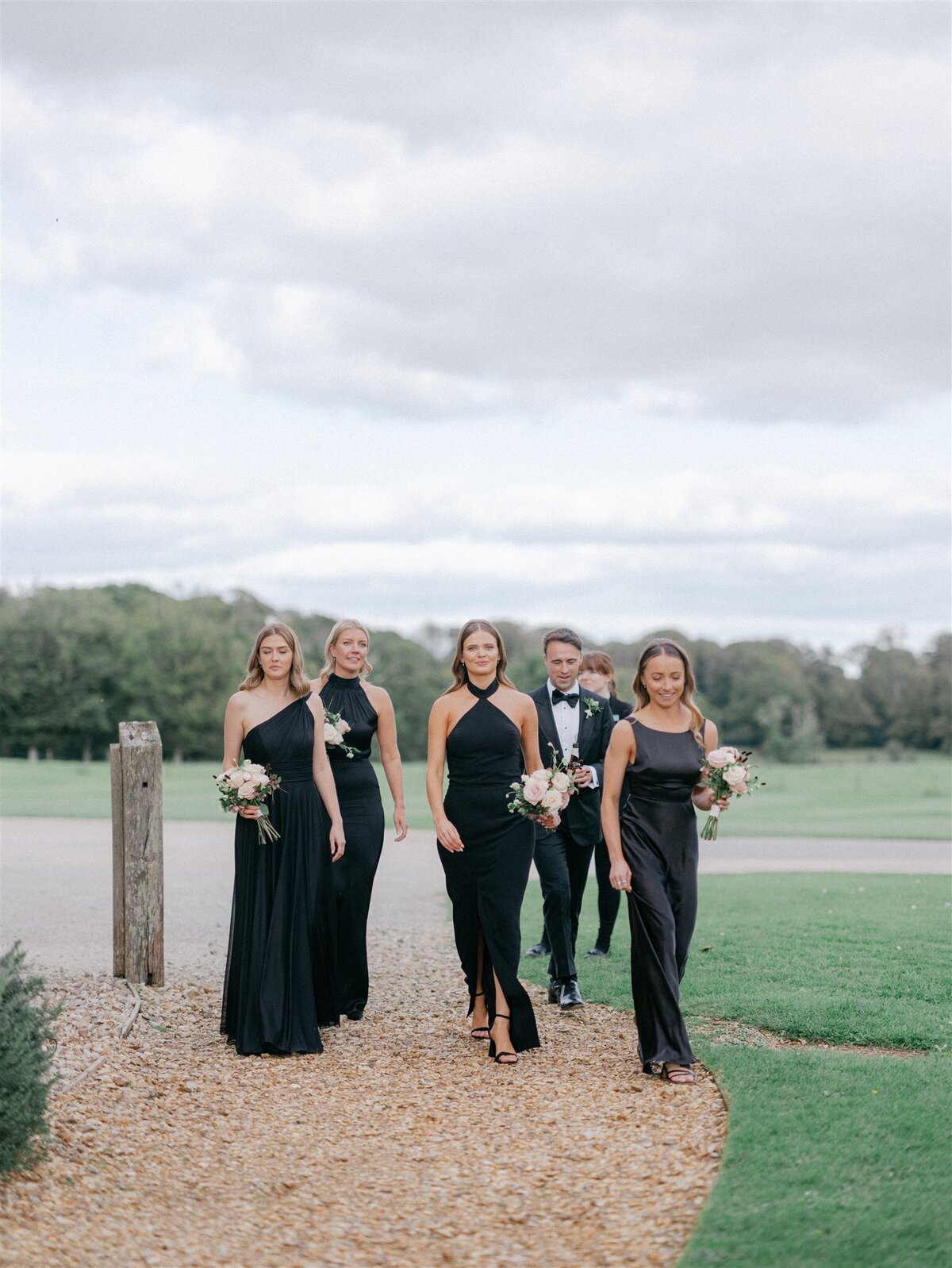 MadelineGeorge_CocktailHour_0555_Wizz & Wild Wedding Florals