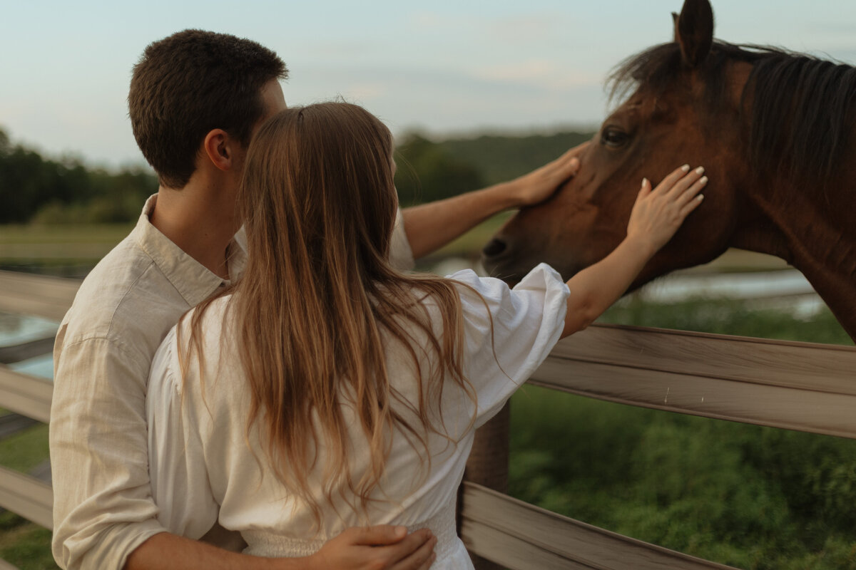 Romantic couples picnic surrounded by tropical greenery at a Florida winery

