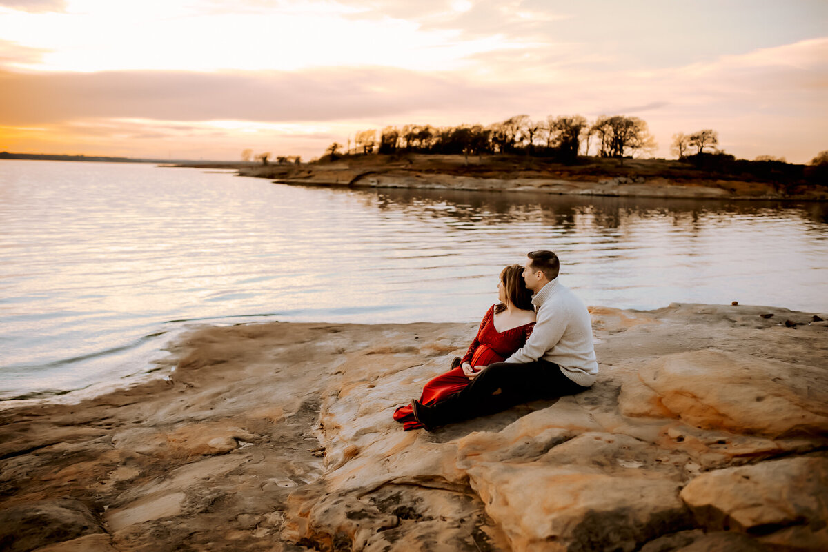 Maternity session off the lake | Burleson, Texas Family and Maternity Photographer