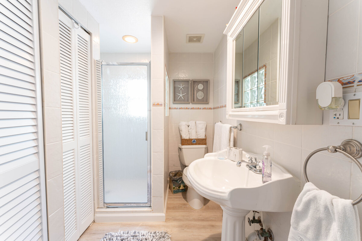 Bathroom 2 (1)