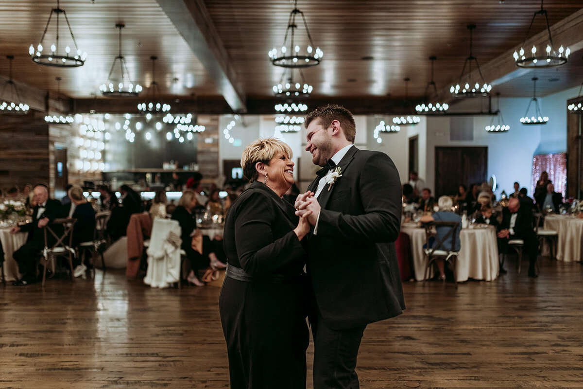 reTheBurrowWeddingPhotography-386