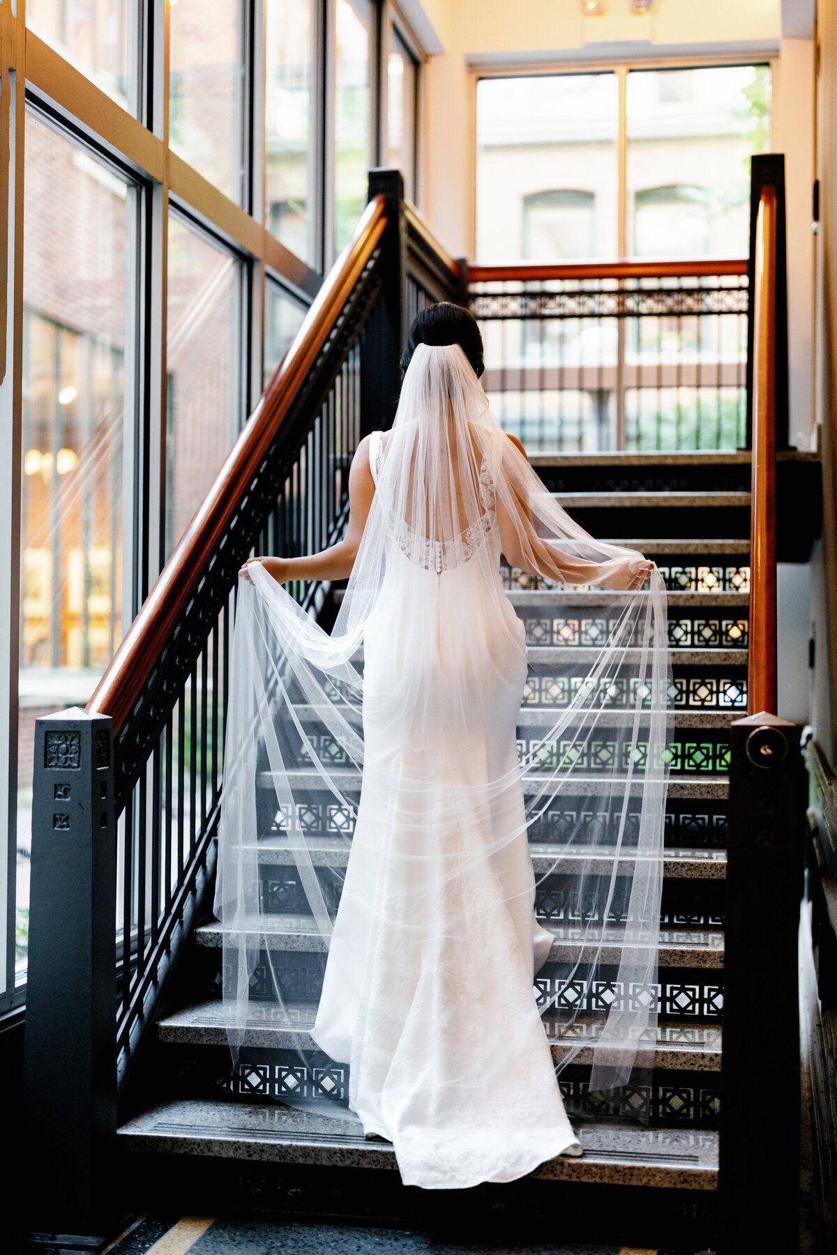Aspen-Avenue-Chicago-Wedding-Photographer-Ivy-Room-Korean-Elegant-Modern-Romantic-Timeless-Jenny-Yoo-Elegant-Event-Lighting-City-True-To-Color-Vibrant-FAV-91
