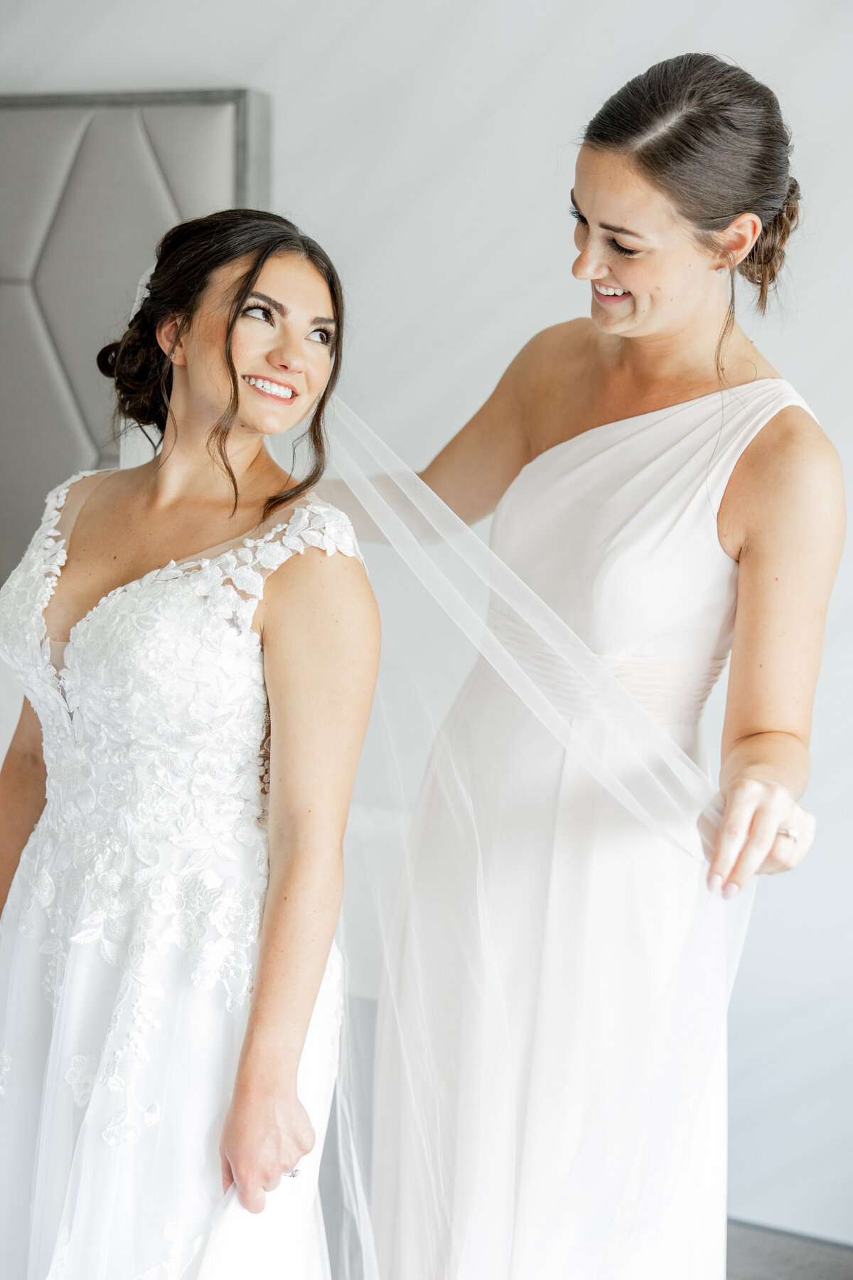 detroit-downtown-wedding-michigan-bride-groom-sweetest-heart-of-mary-church7