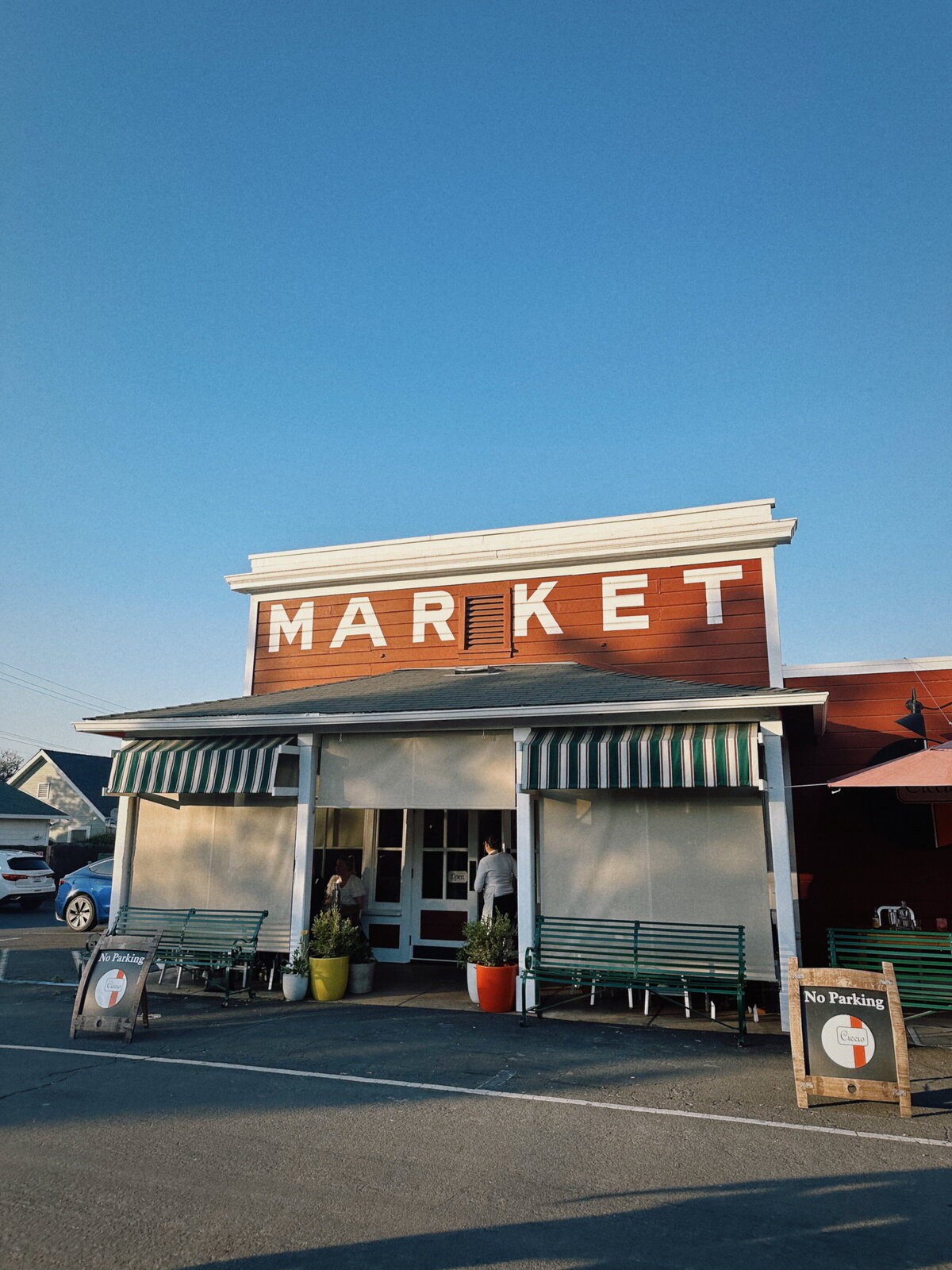 MARKET