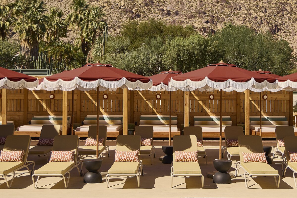 Life-House-Palm-Springs_Hotel-Sun-Loungers