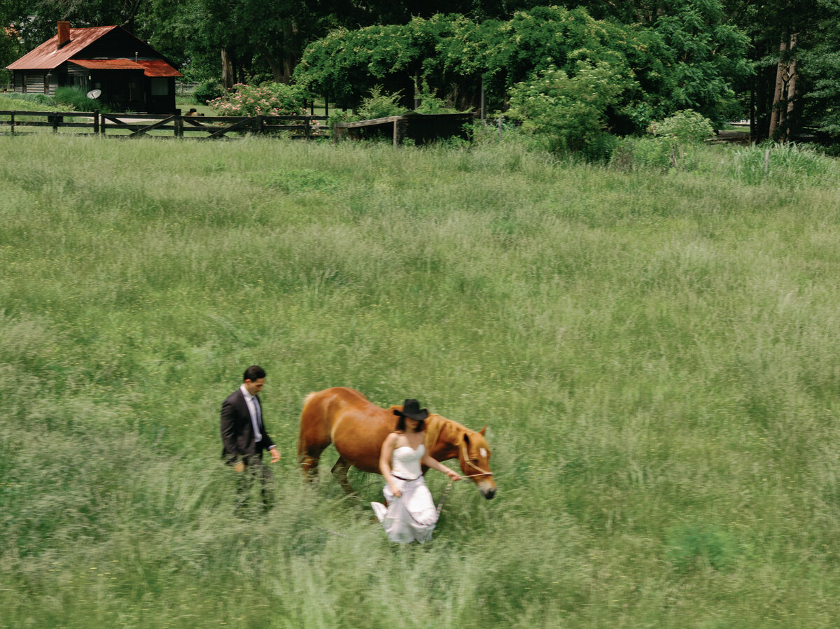 Rachel-Pourchier-Photography-Wedding-Serenbe-destination-photographer_Rubin_Horse128A