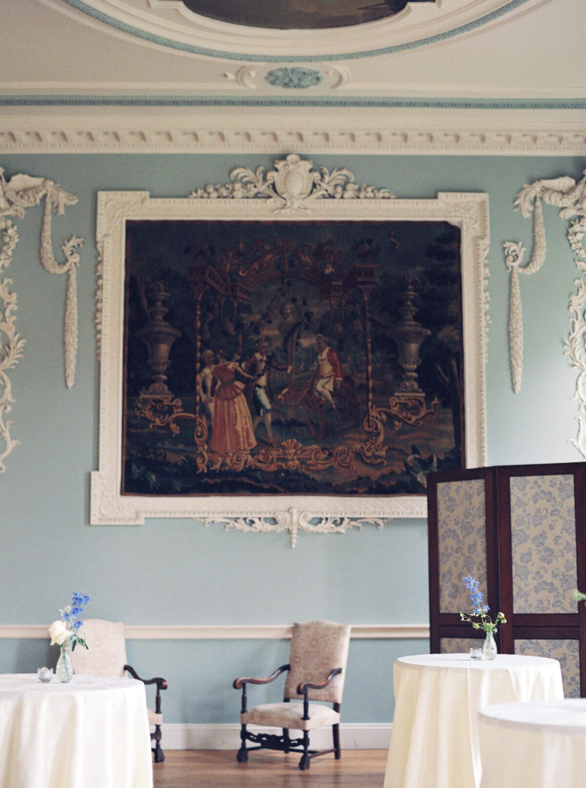 A wedding photo showing the wedding venue Luttrellstown Castle