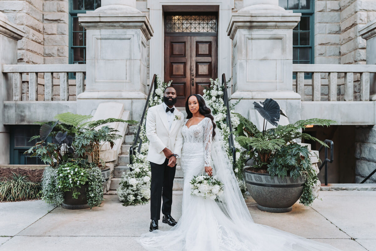 Historic-dekalb-courthouse-wedding-couple_18