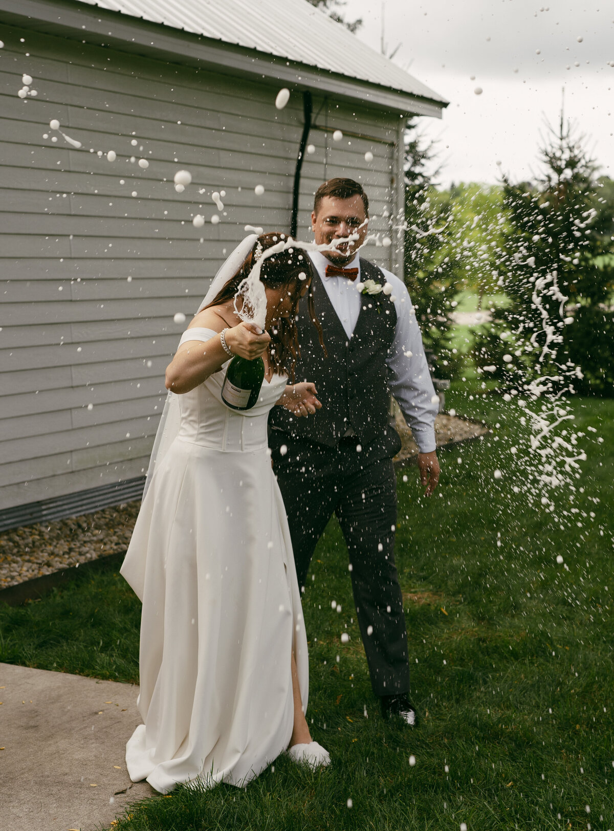 Intimate_Summer_Wisconsin_Wedding-18