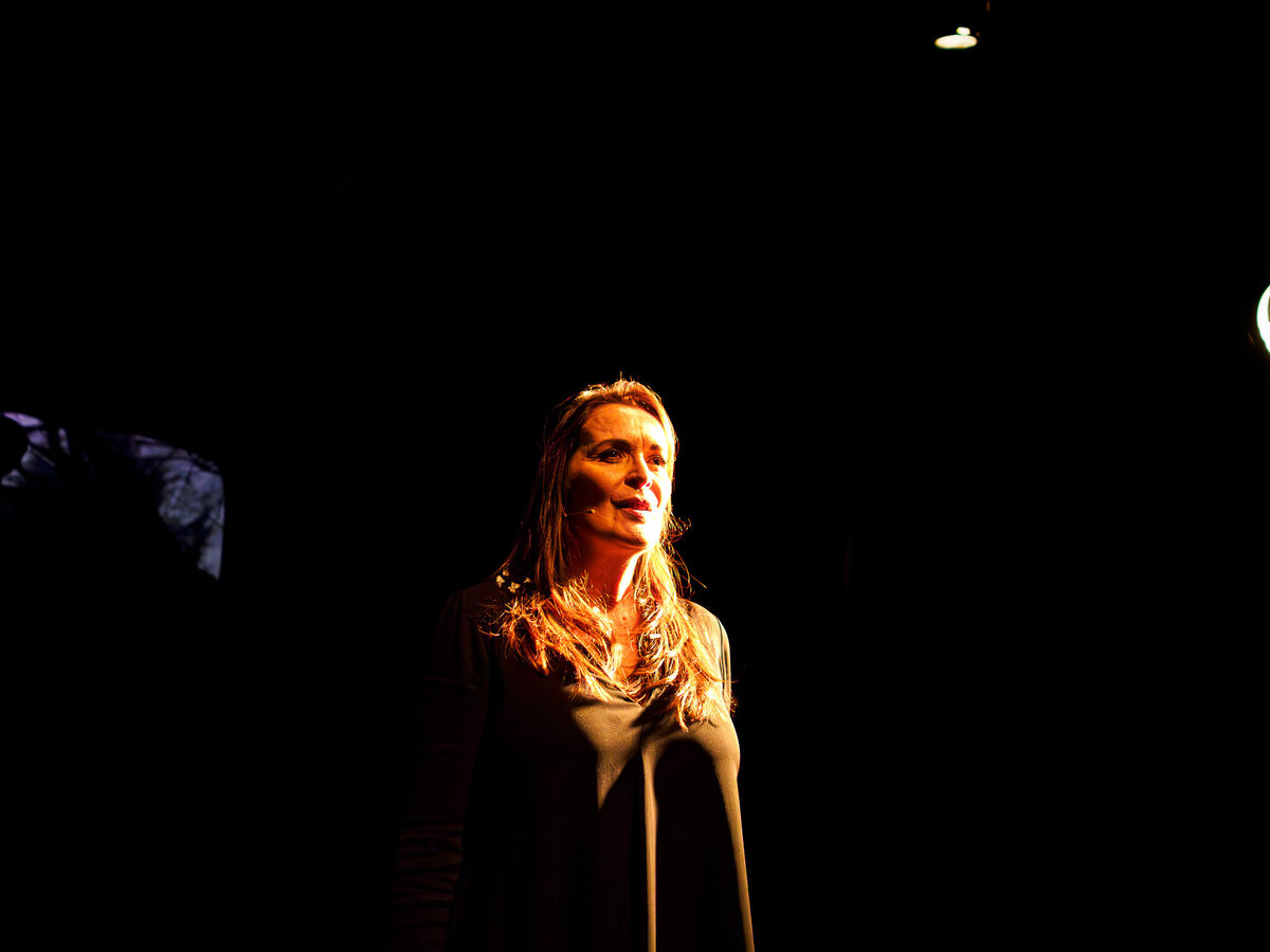 LA FILLE QUI SE SAUVE Cie Amonime TexteCléa Pétrolesi et Catherine Le Hénan_1270087-Enhanced-NR