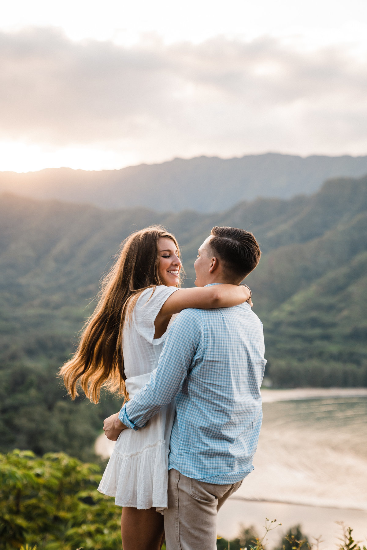 crouching-lion-engagement-proposal-oahu-hawaii-adventure-photographer-sydney-and-ryan-7