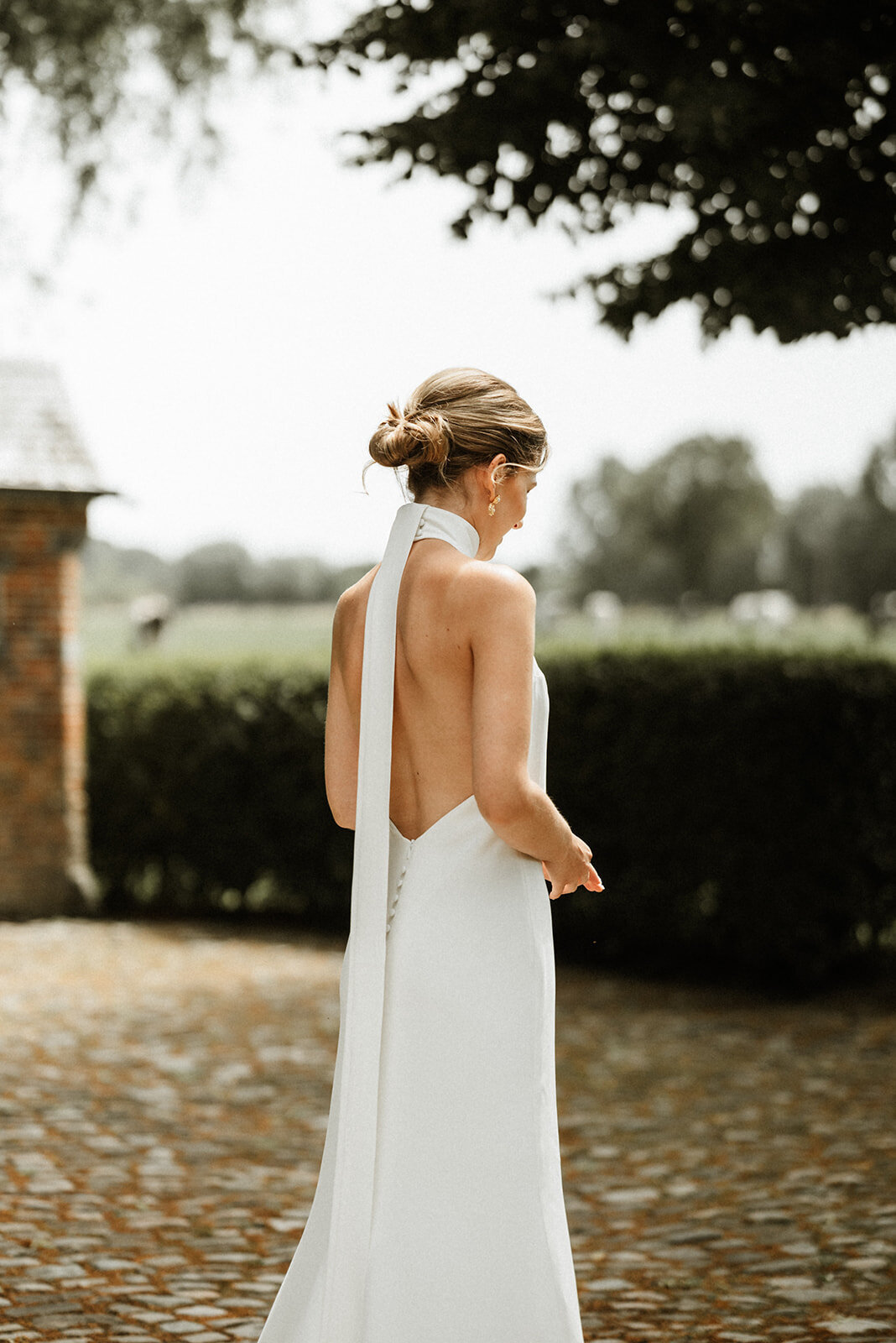 Herentals, salon weddings, moody, authentiek, alternatief trouwen,bruid, 2026, elopent, intiem, spontaan, tijdloos, trouwfotograaf, antwerpen - klaarmaken & first look-199