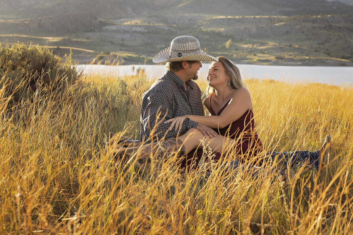 Shanna-Mae-Photography-Montana-Photographer-Engagement-Couples-Classy-Western-Mountains-Sunset-Ennis-Bozeman-003