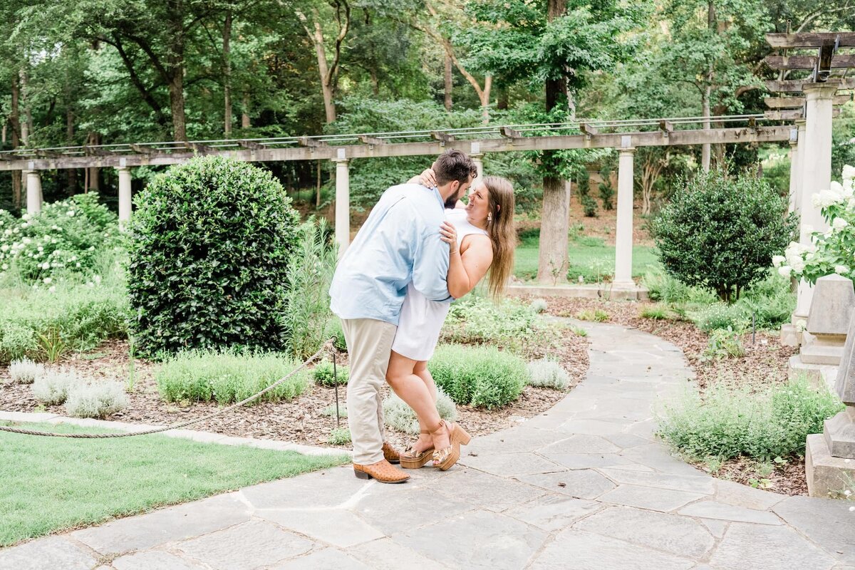 Elli-Row-Photography-CatorWoolford-Gardens-Engagement_3072