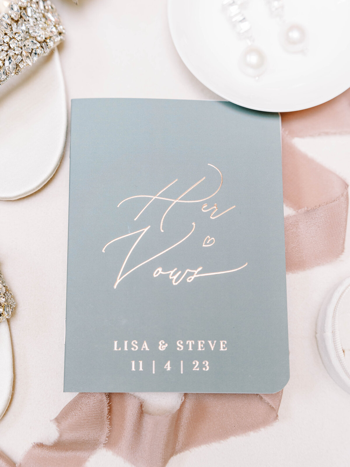 Phoenixville-Foundry-Romantic-Fall-Wedding-Photographer-Bridal-Details_4