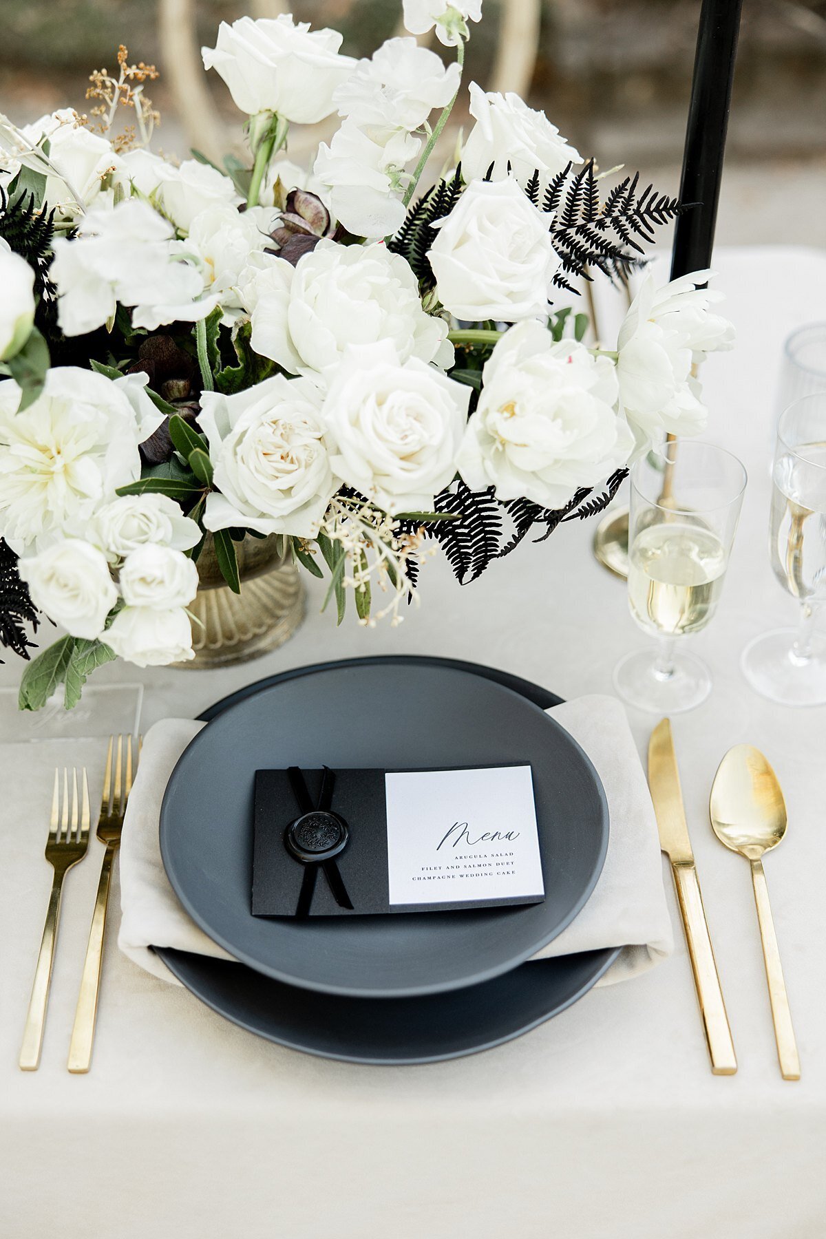 middleton-place-venue-charleston-south-carolina-wedding-classic-reception-place-setting-0076