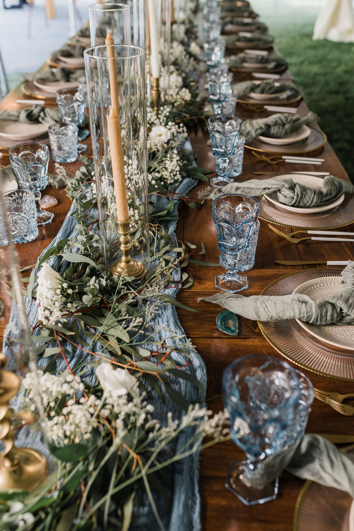 glastonbury-ct-wedding-flowers-tableware-rentals-petals-&-plates-tented-reception-11