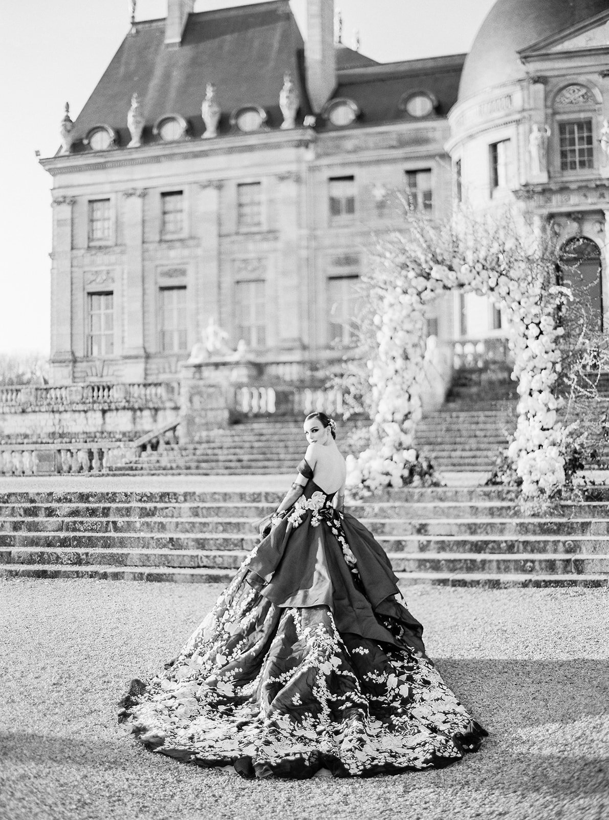 The photo at Chateau Vaux le Vicomte, one of the top destination wedding venues in France, was taken by photographer Audrey FORA. In addition to the photographer, East West Films Videographers also captured the beautiful scene.