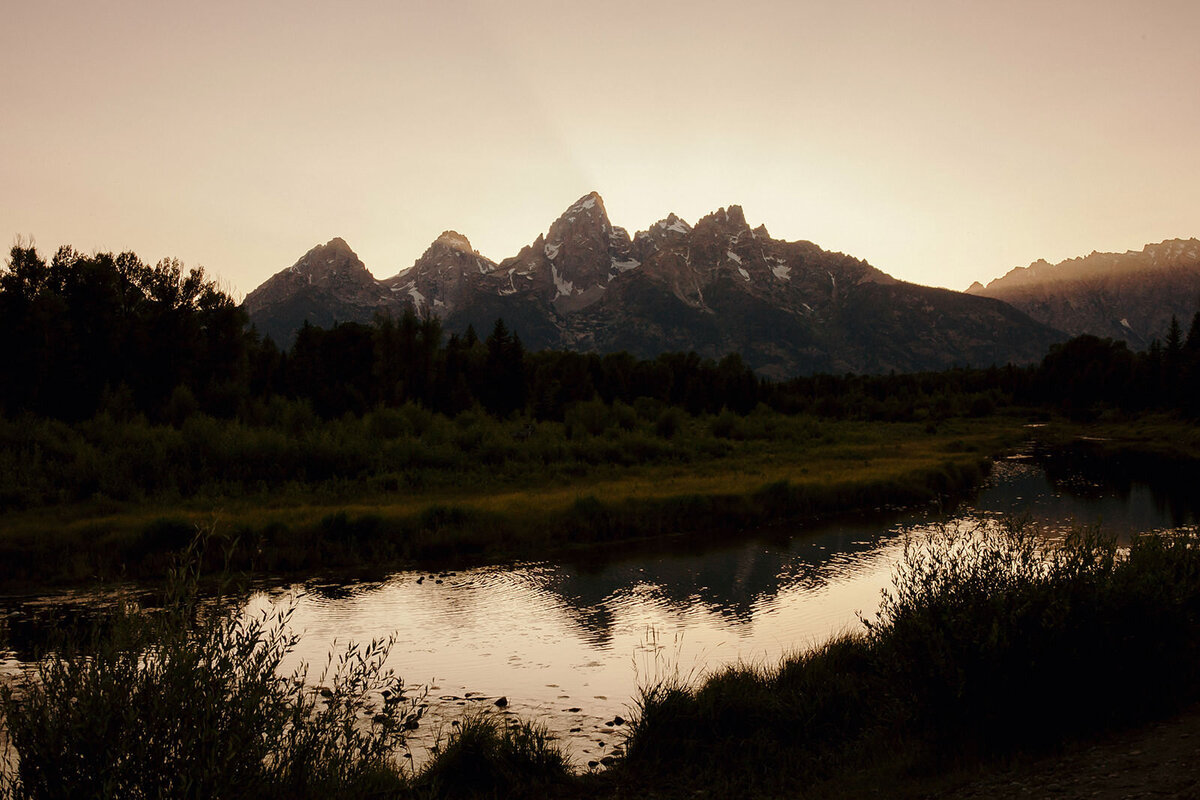 Grand+Teton+National+Park+Elopement+Photographer+Wedding+Elope+Eloping+Destination+Jacksonhole+Jackson+Wyoming+Couples+Photography+Liz+Osban+Jenny+45