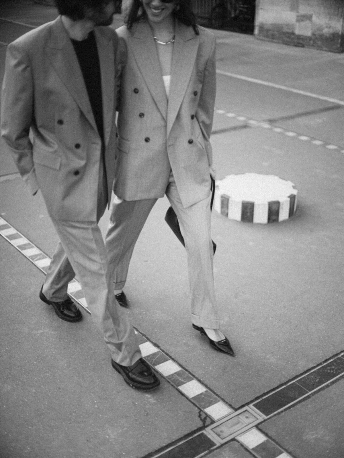 Engagement session Paris Louvres Tuileries Thomas Raboteur Luxury Wedding (26 sur 45)-2