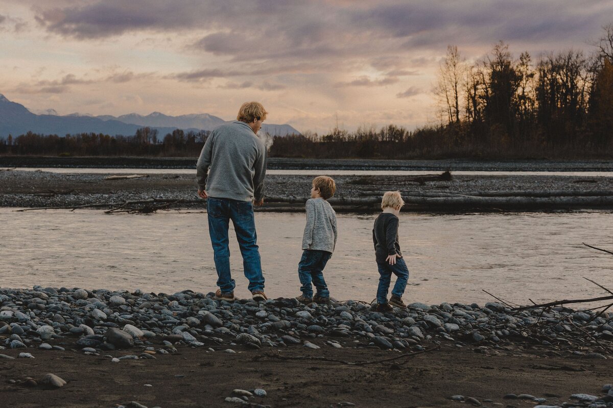 9L0A0998Alaska_MatanuskaRiverFamilySession