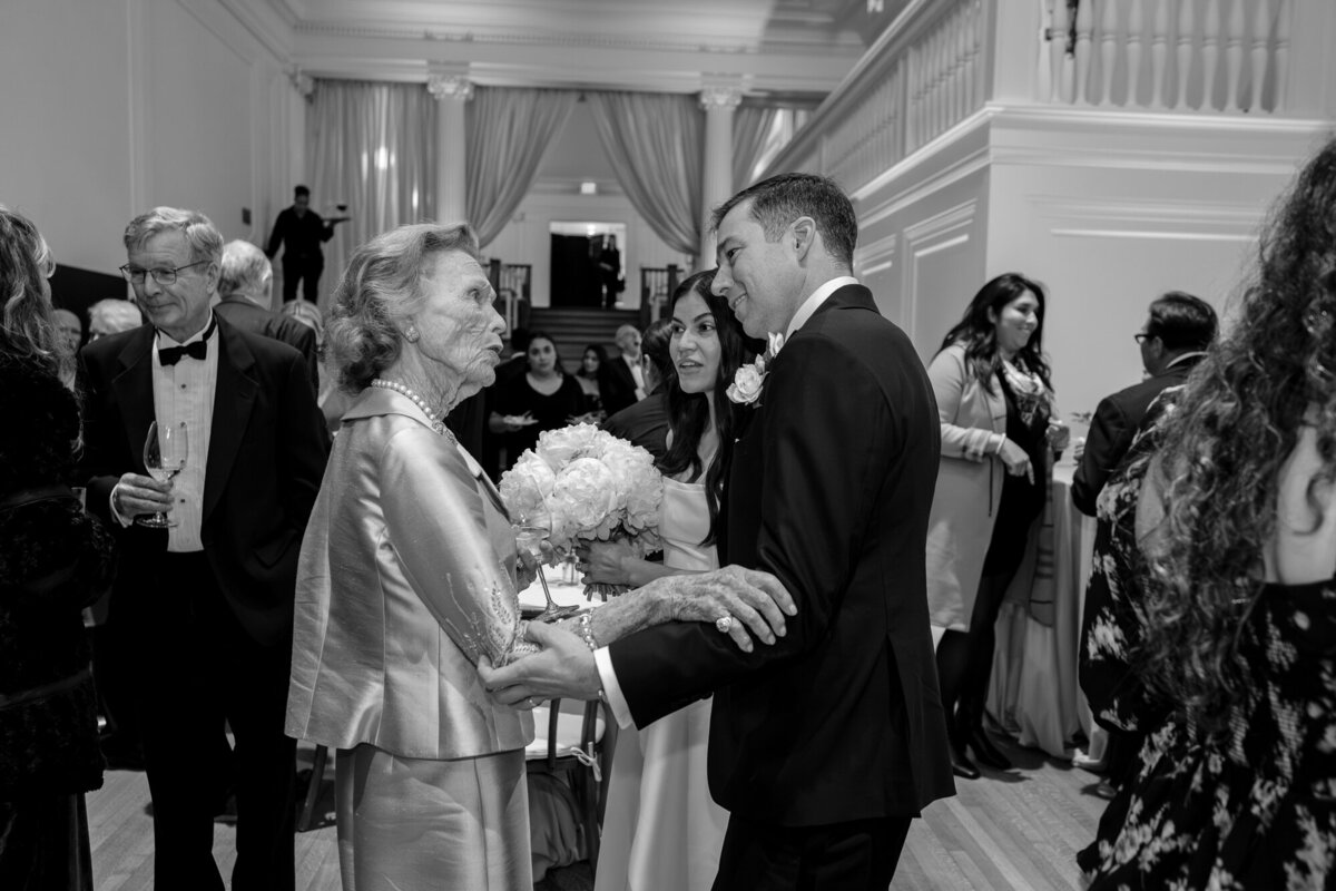 san francisco-flood-mansion-wedding-photography-catholic-wedding-classic-blackandwhite-churchwedding-wedding-thedejaureguis-050