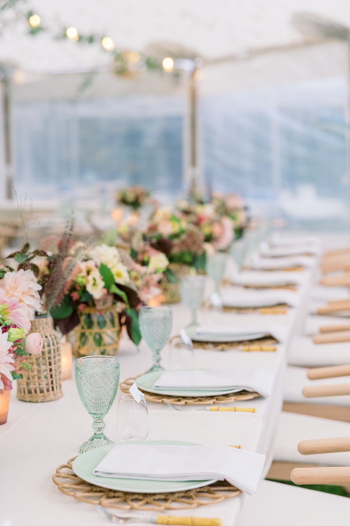 rehearsal-dinner-table-placecards-tent