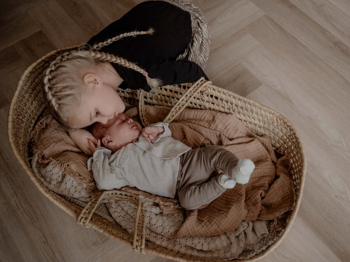 Newbornshoot door Leukfotografie in Amsterdam, Zaandam, Landsmeer, Oostzaan en Purmerend – zachte, liefdevolle babyfoto’s-68