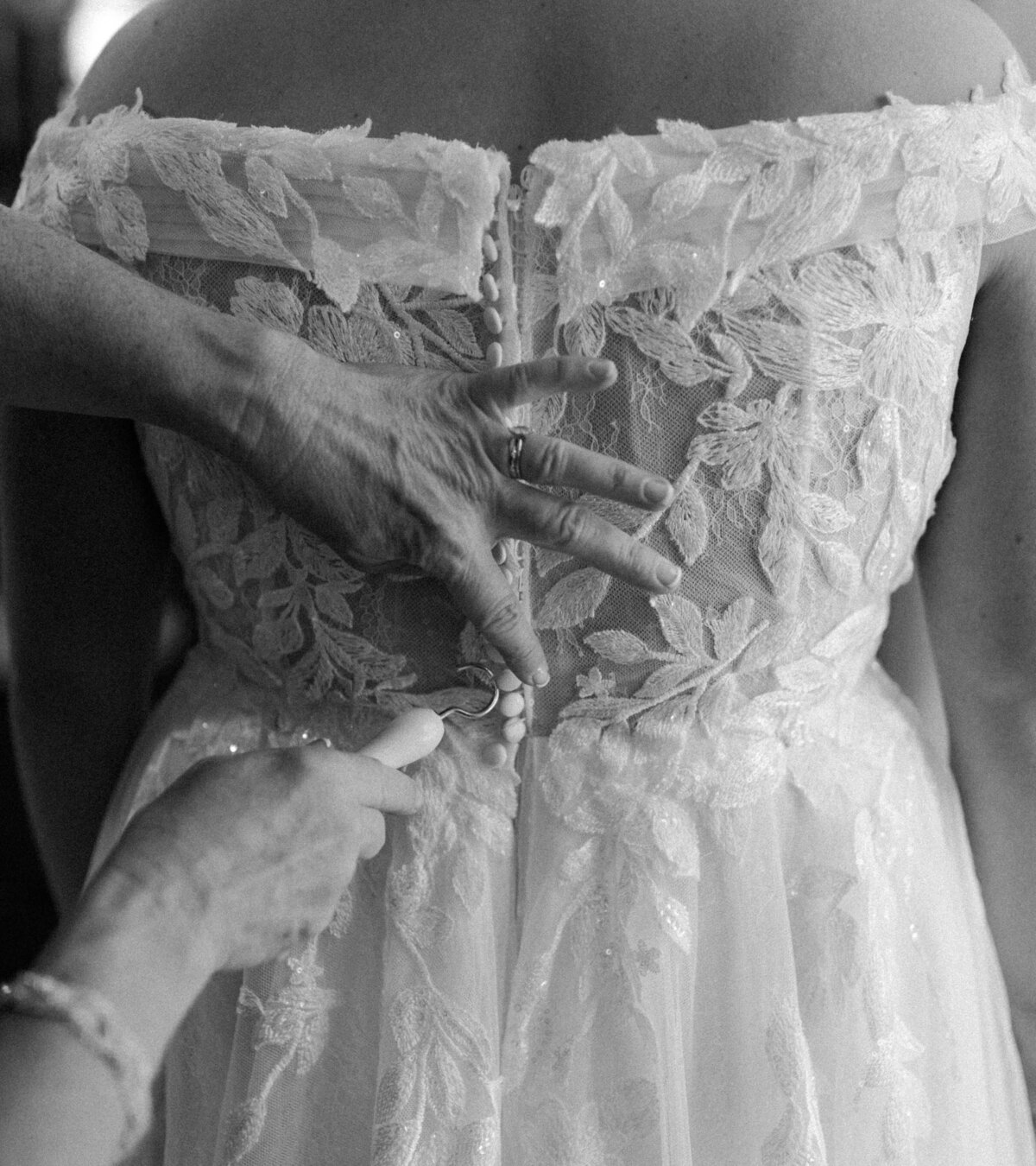 BuschjostDetails_KenzieCaptures_JoplinMOWeddingPhotographer-82