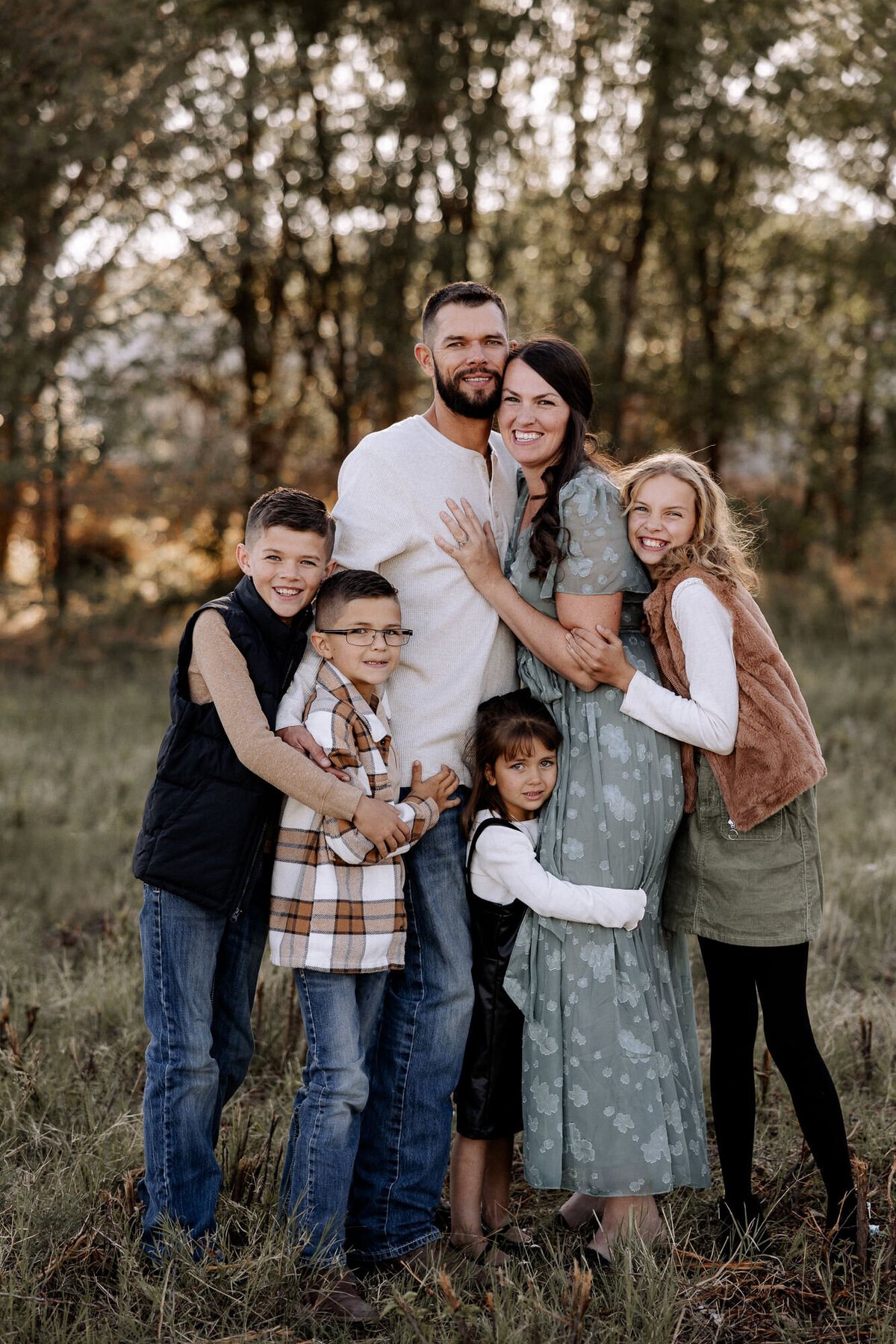 family huggung in, photographer Mary Wiebe captured their smiles beautifully.