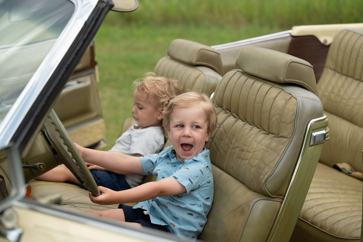 vintage car and old barn m22 family photos-July 05, 2024-DSC_9139