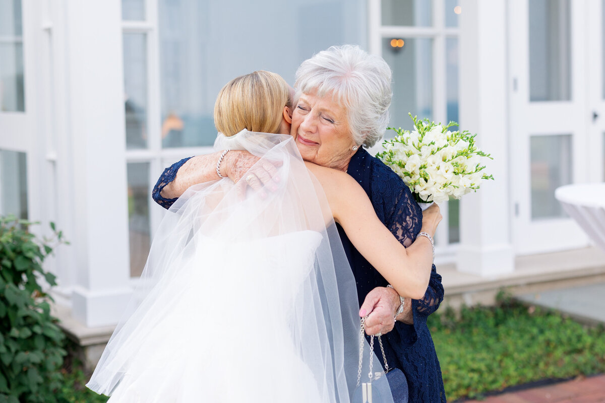 shoreacres-lake-bluff-tent-wedding-by-olivialeigh-63