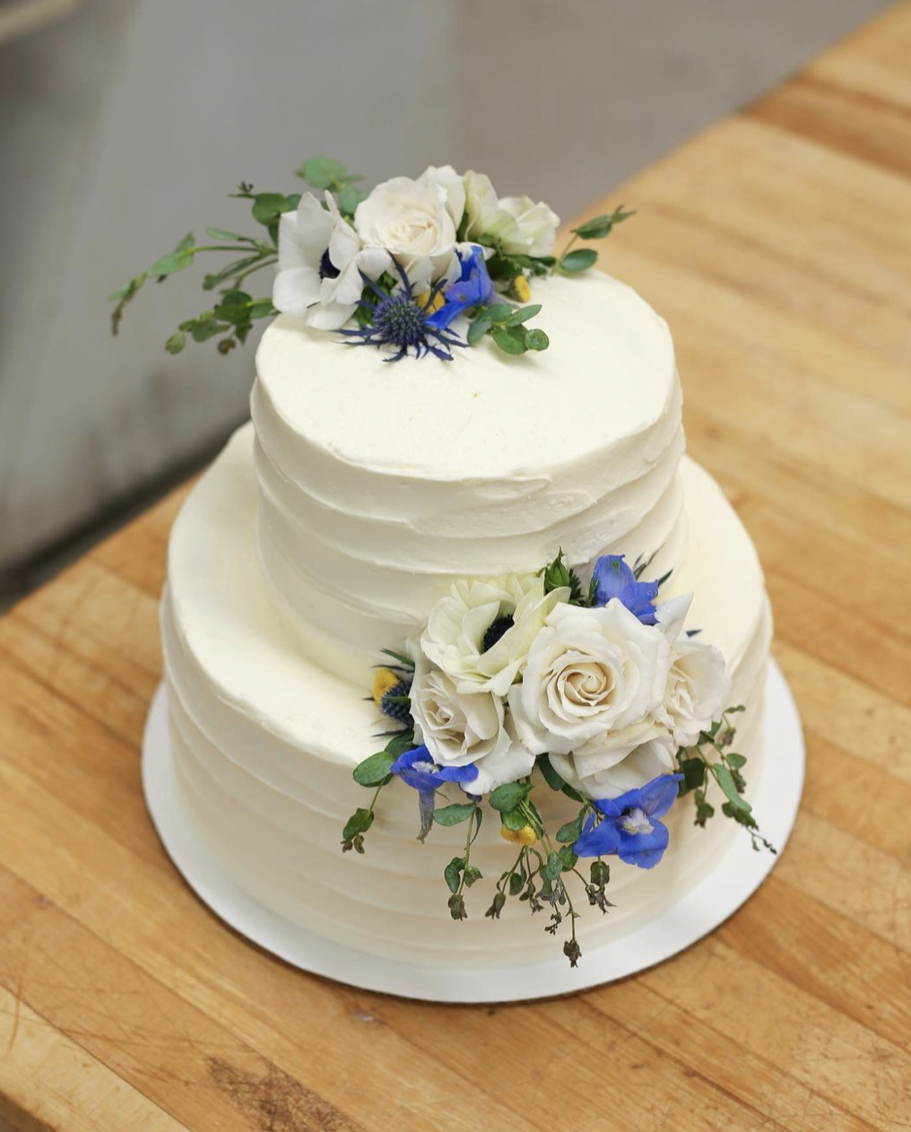 cake-weding-2tier-blue-floral