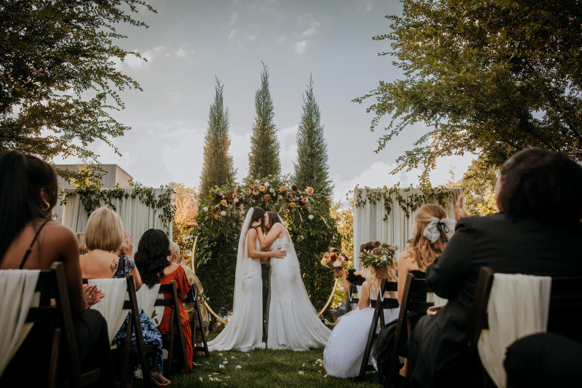 291 - BRITT + TAYLOR WEDDING TEASERS - DOGWOOD STL - NORTH ARROW CREATIVE -0681