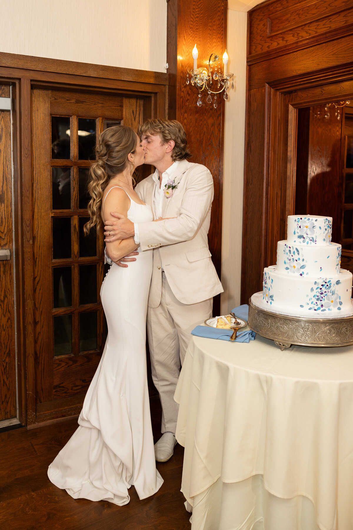 bride-and-groom-cake-cutting-at-saint-clements-castle